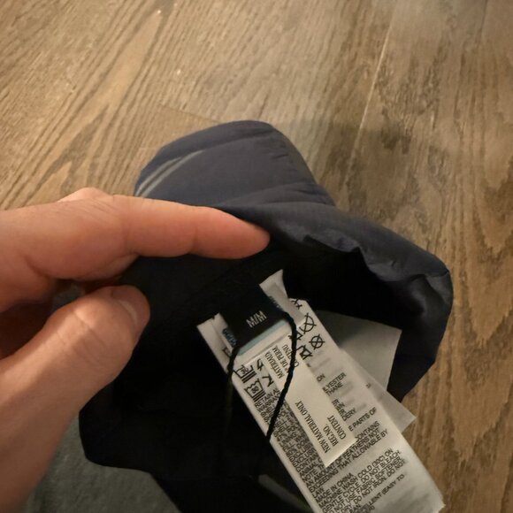 Canada Goose Women's Hybridge Mitt - Size Medium - Picture 5 of 11